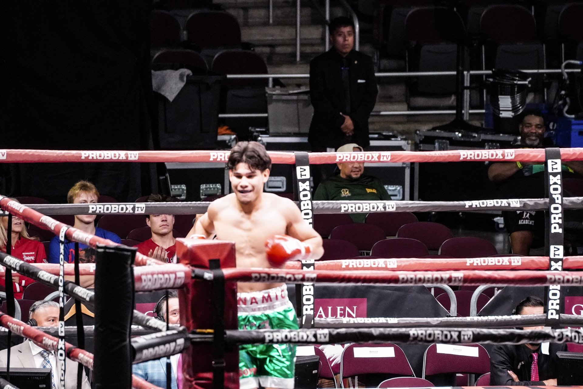 Amador Mendez with arms raised in the ring